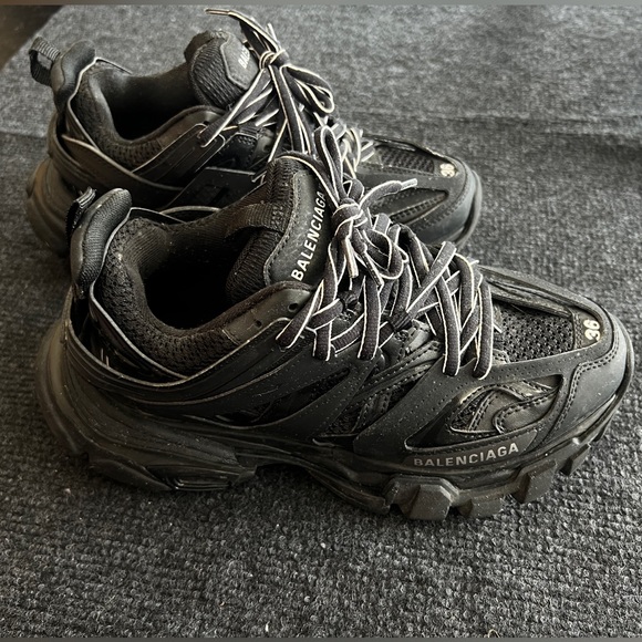 Balenciaga all black track sneaker size6 in very good condition - Picture 5 of 12